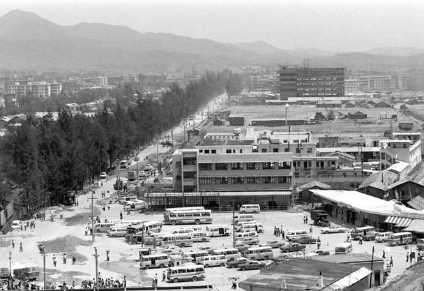 △1981年建設中的深圳經(jīng)濟特區羅湖小區